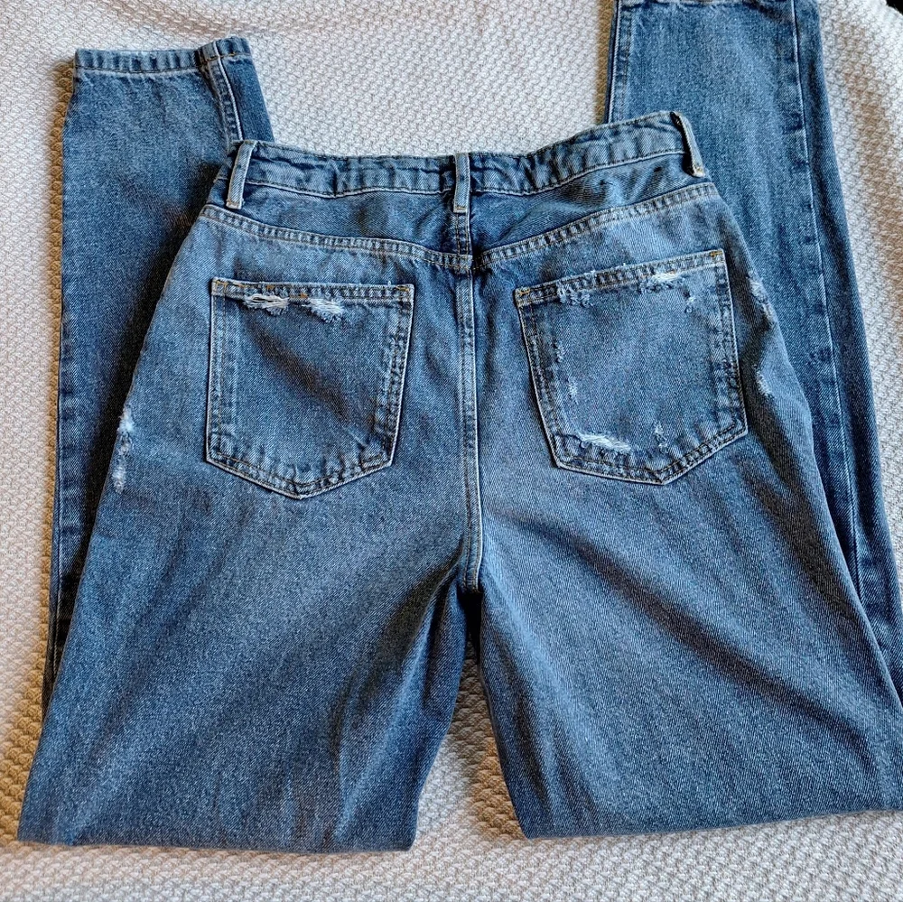 BDG Mom Light Blue Boyfriend Jeans